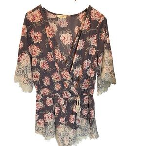 Umgee Anthropologie Floral Lace Trim Romper - Gray and Pink Size L